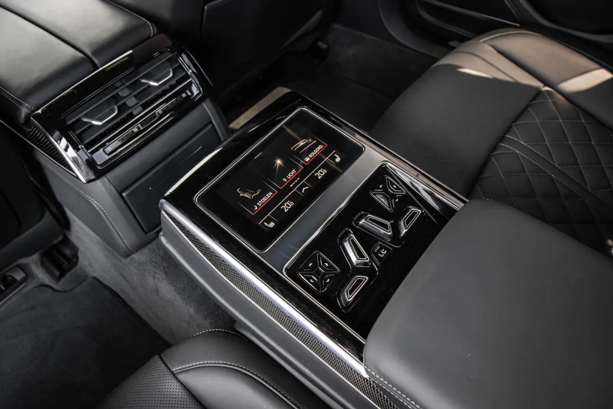 4.0 TFSI 571pk quattro | Panoramadak | B&O | Stoelmassage | Carbon Interieur | Luchtvering