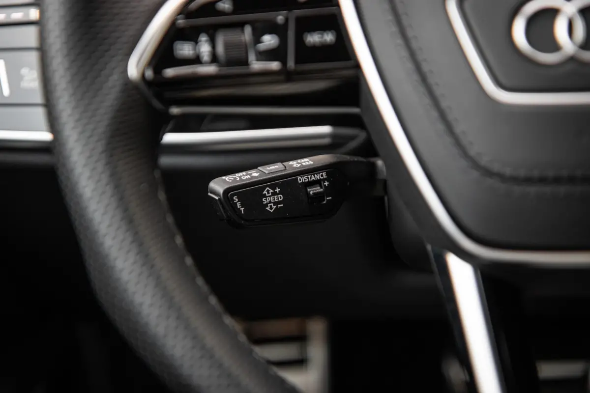 4.0 TFSI 571pk quattro | Panoramadak | B&O | Stoelmassage | Carbon Interieur | Luchtvering