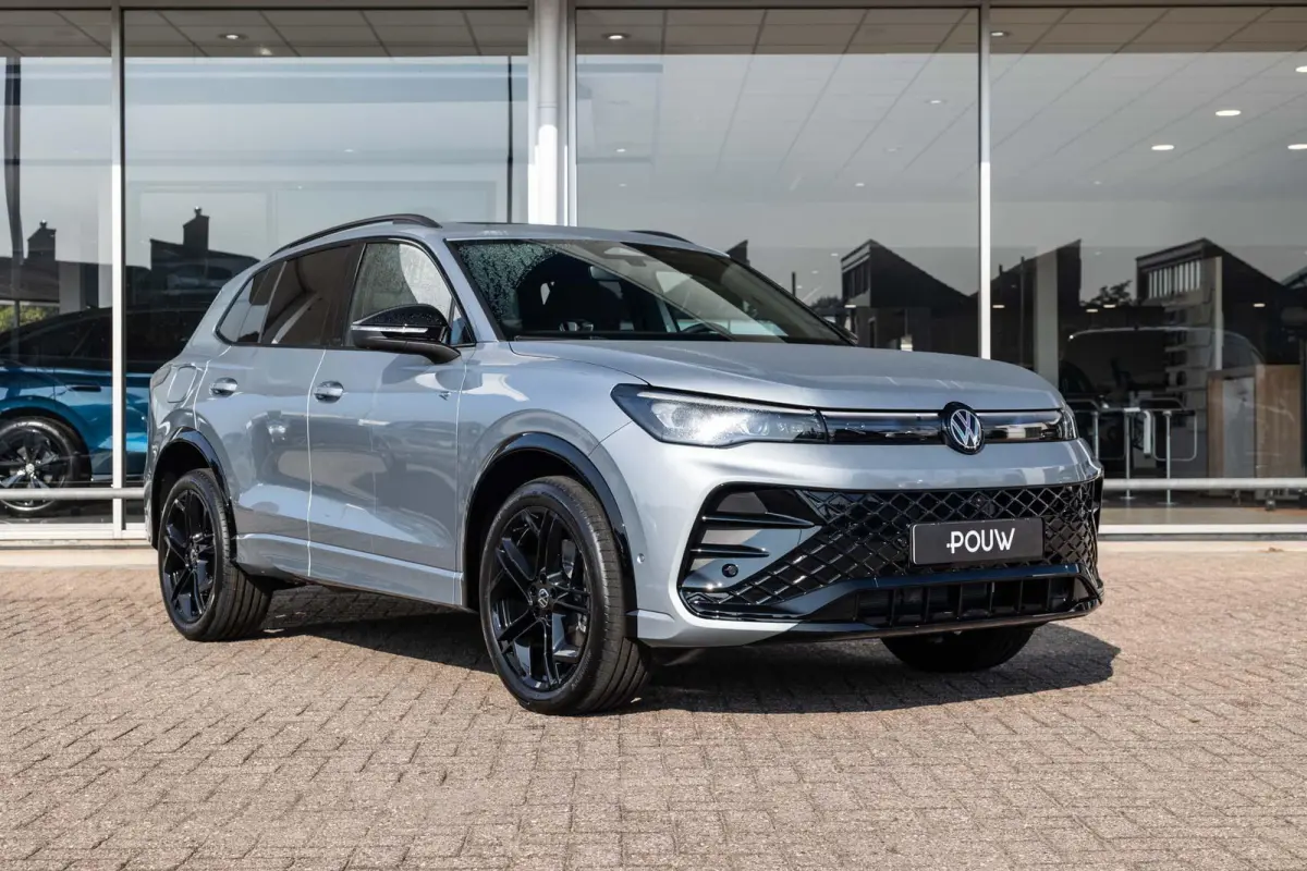 1.5 eHybrid 204pk R-Line Edition | Panoramadak | Trekhaak Uitklapbaar | 20" Velgen