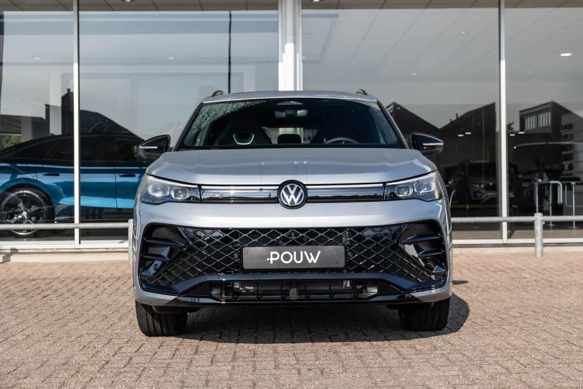 1.5 eHybrid 204pk R-Line Edition | Panoramadak | Trekhaak Uitklapbaar | 20" Velgen