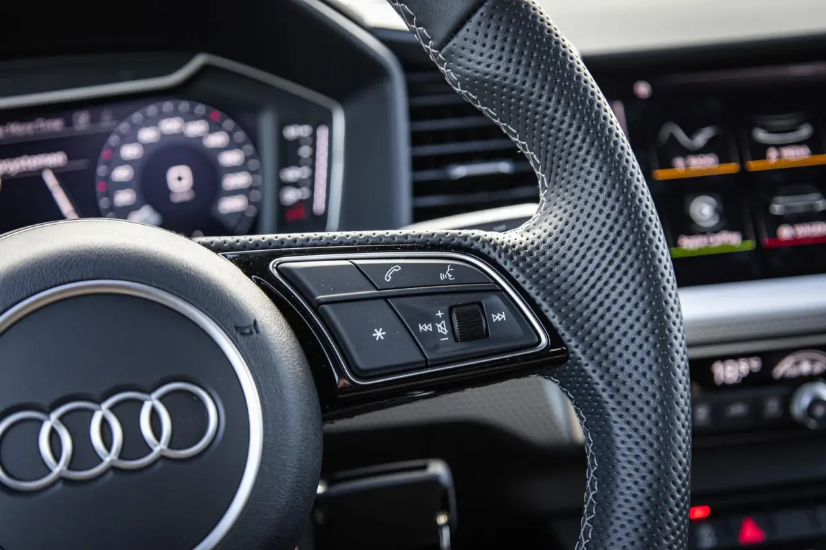 25 TFSI 95pk S-tronic S Edition | Navigatie | Zwart Optiek | Climate Control