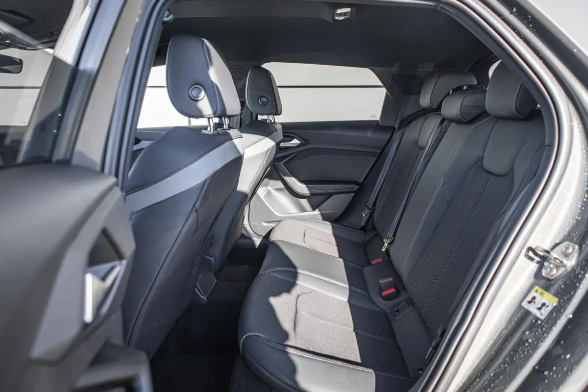 25 TFSI 95pk S-tronic S Edition | Navigatie | Zwart Optiek | Climate Control
