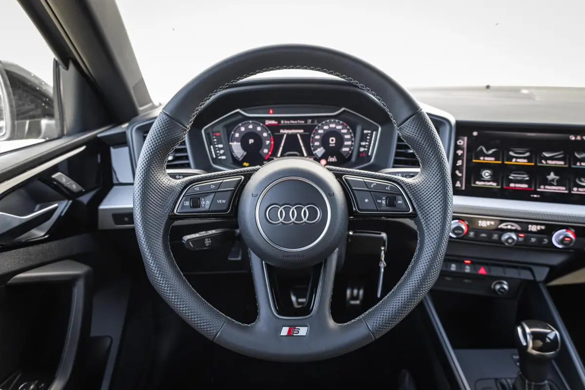 25 TFSI 95pk S-tronic S Edition | Navigatie | Zwart Optiek | Climate Control