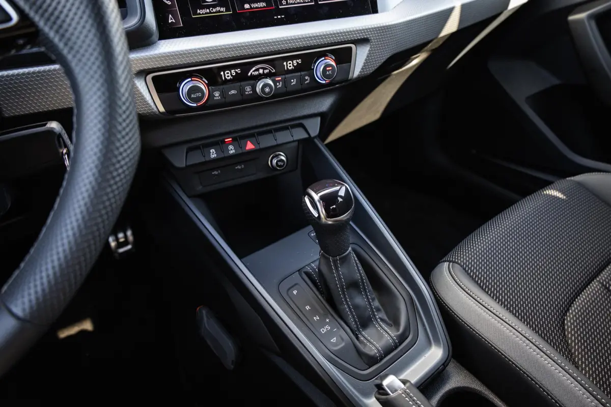 25 TFSI 95pk S-tronic S Edition | Navigatie | Zwart Optiek | Climate Control
