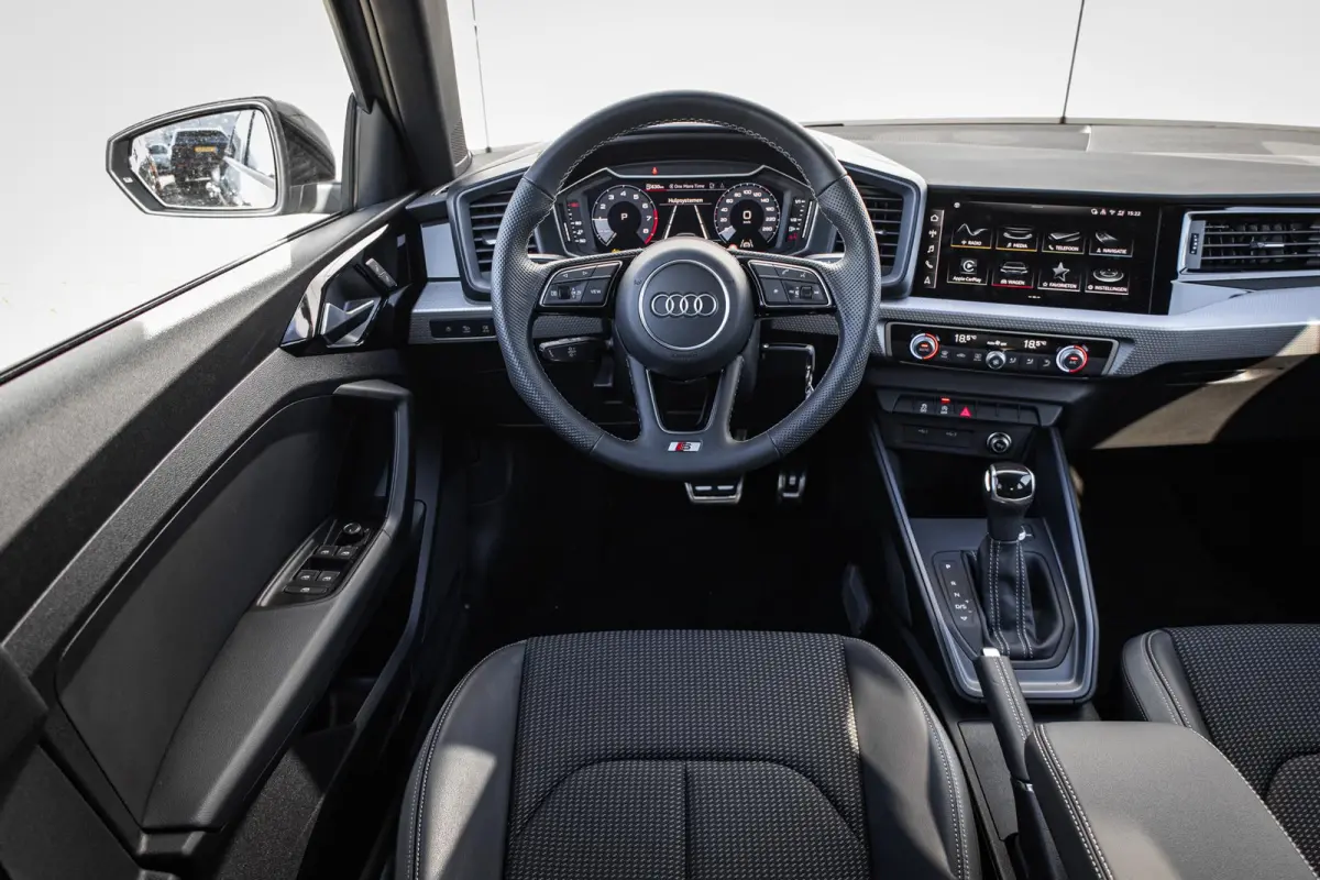 25 TFSI 95pk S-tronic S Edition | Navigatie | Zwart Optiek | Climate Control
