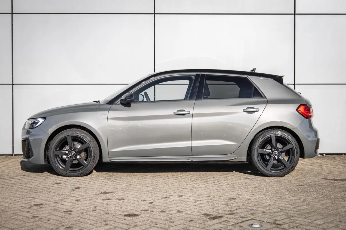 25 TFSI 95pk S-tronic S Edition | Navigatie | Zwart Optiek | Climate Control