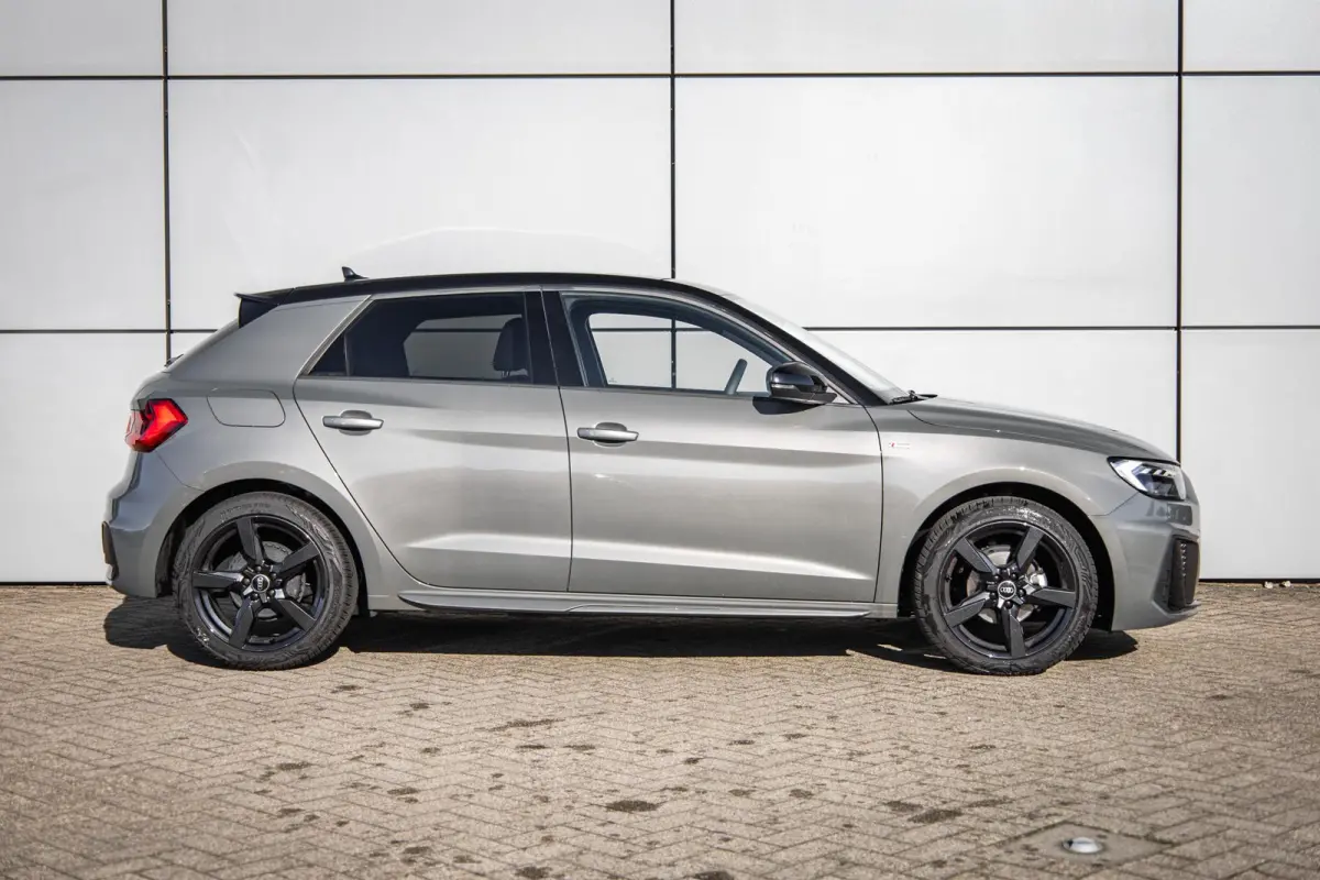25 TFSI 95pk S-tronic S Edition | Navigatie | Zwart Optiek | Climate Control