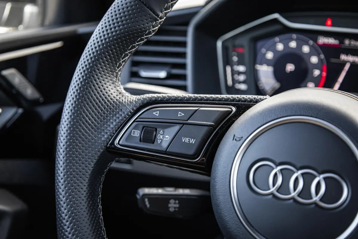 25 TFSI 95pk S-tronic S Edition | Navigatie | Zwart Optiek | Climate Control