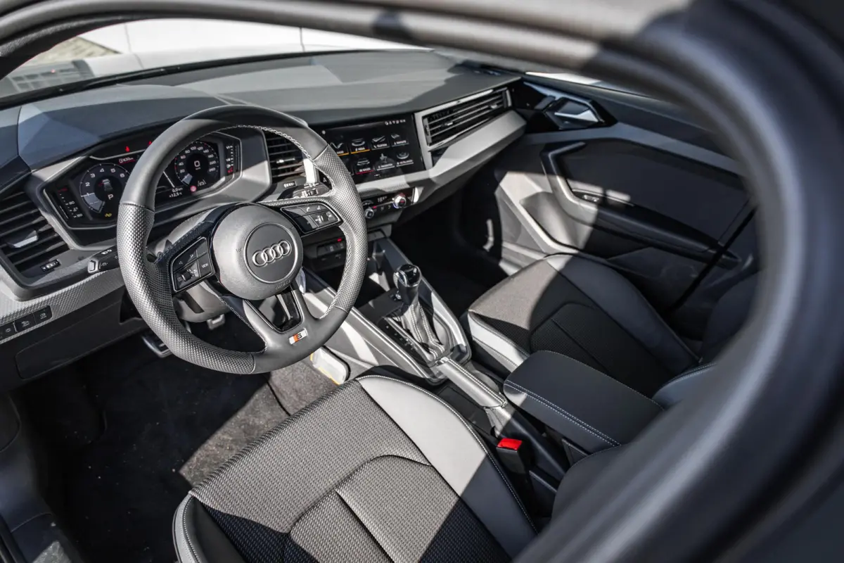 25 TFSI 95pk S-tronic S Edition | Navigatie | Zwart Optiek | Climate Control