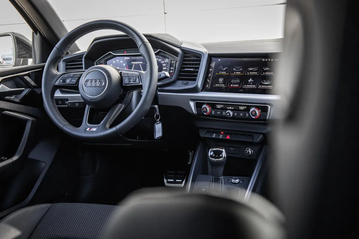 25 TFSI 95pk S-tronic S Edition | Navigatie | Zwart Optiek | Climate Control