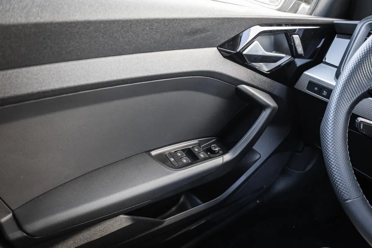 25 TFSI 95pk S-tronic S Edition | Navigatie | Zwart Optiek | Climate Control