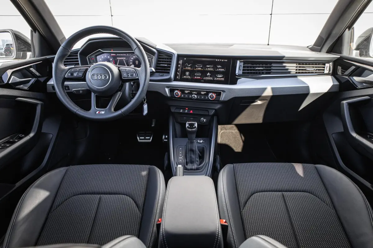 25 TFSI 95pk S-tronic S Edition | Navigatie | Zwart Optiek | Climate Control