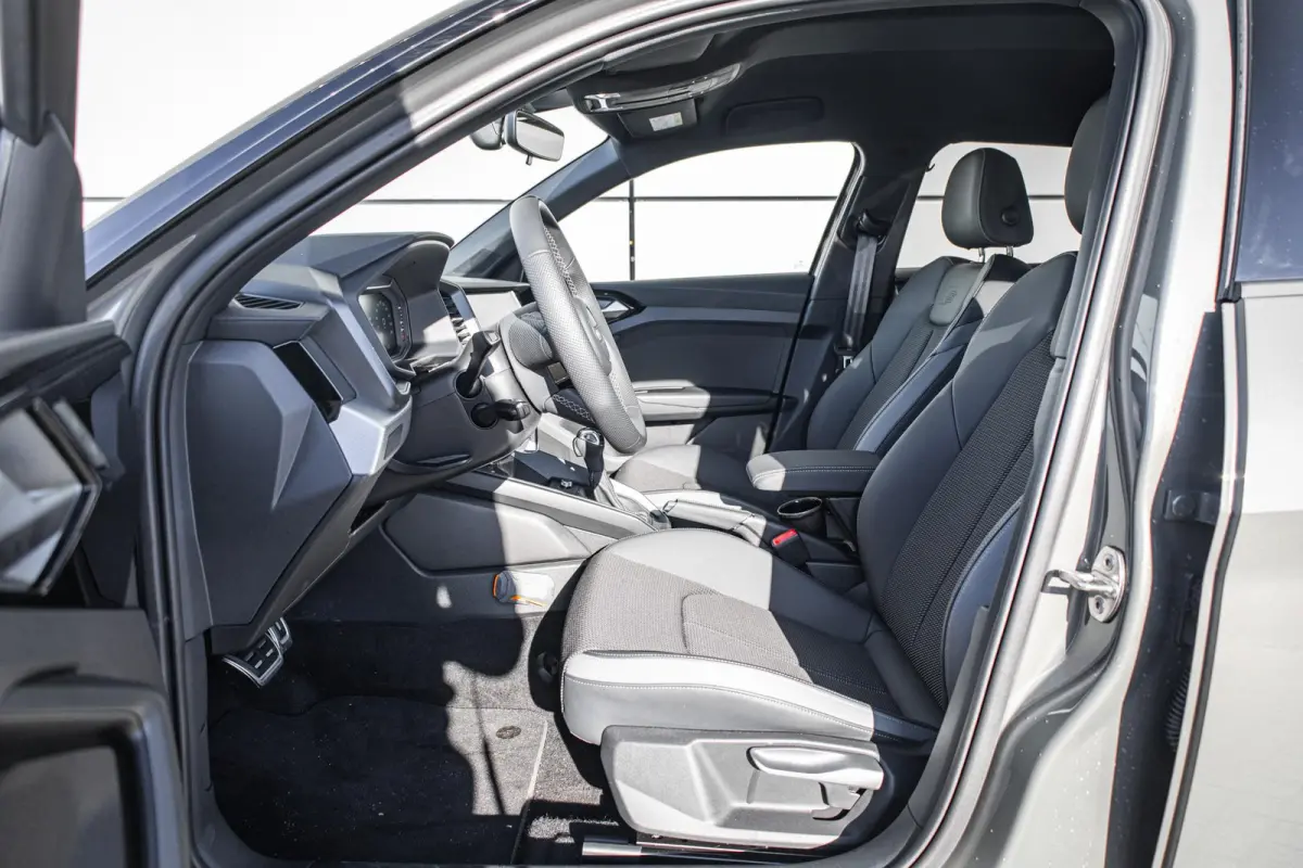 25 TFSI 95pk S-tronic S Edition | Navigatie | Zwart Optiek | Climate Control