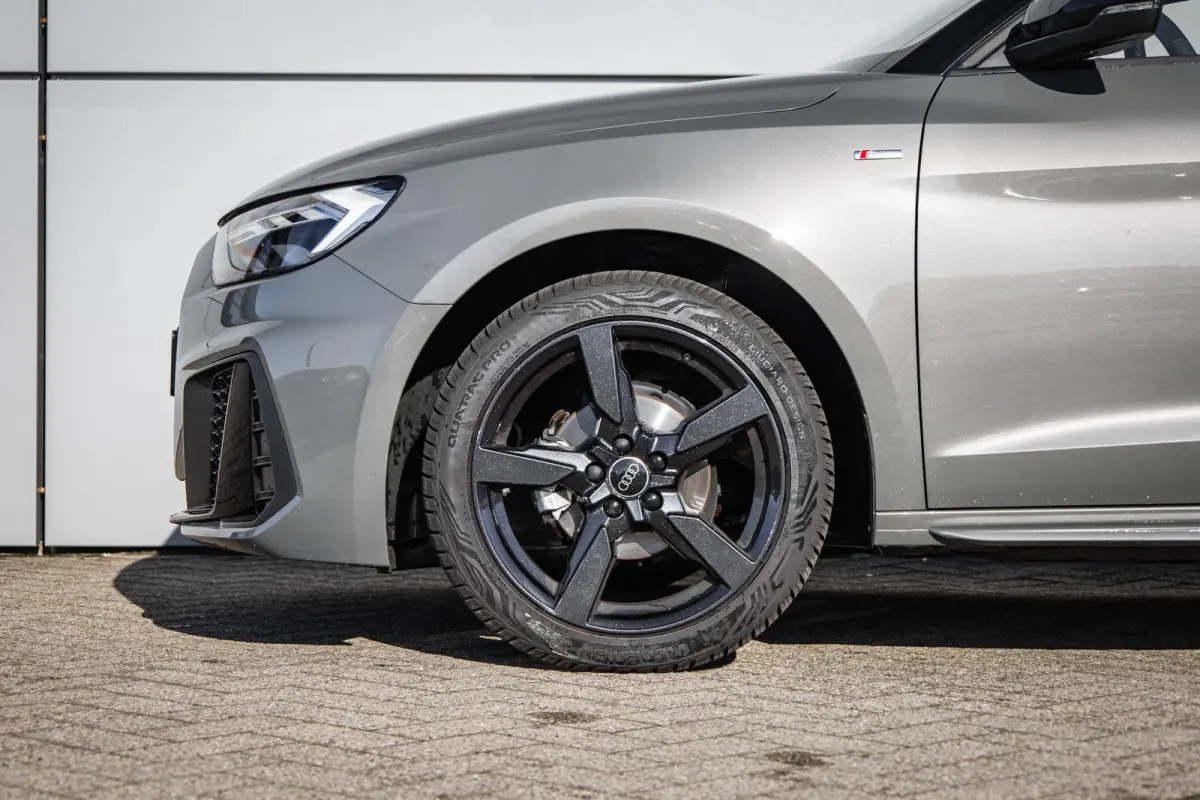 25 TFSI 95pk S-tronic S Edition | Navigatie | Zwart Optiek | Climate Control