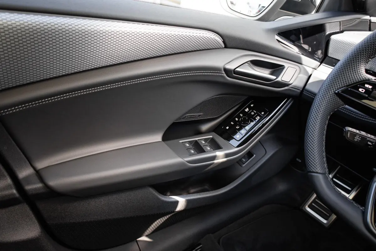 286pk S Edition 83 kWh | Head-up Display | Luchtvering