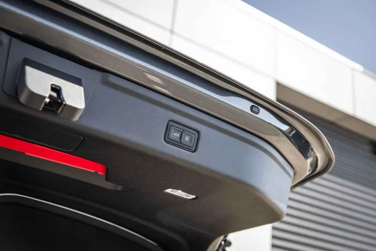 286pk S Edition 83 kWh | Head-up Display | Luchtvering