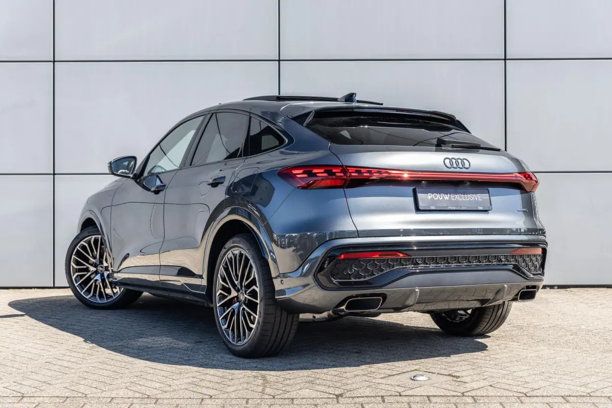 2.0 e-hybrid 367pk quattro S edition Competition | Luchtvering | Trekhaak | Panoramadak