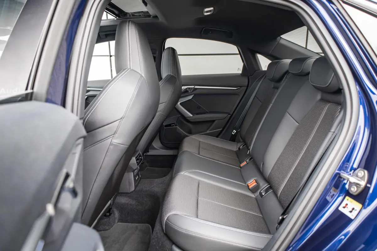 30 TFSI 116pk S-tronic S edition | Panoramadak | 19" Velgen | SONOS