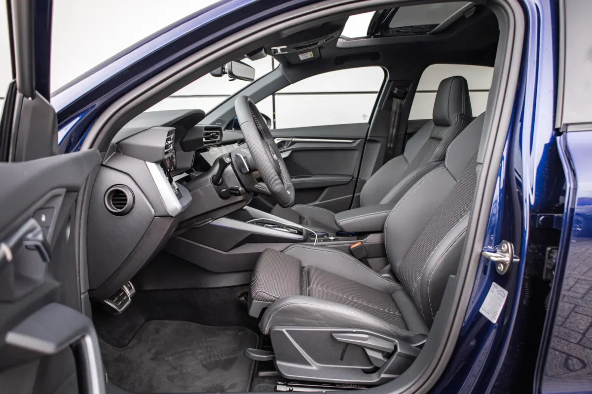 30 TFSI 116pk S-tronic S edition | Panoramadak | 19" Velgen | SONOS