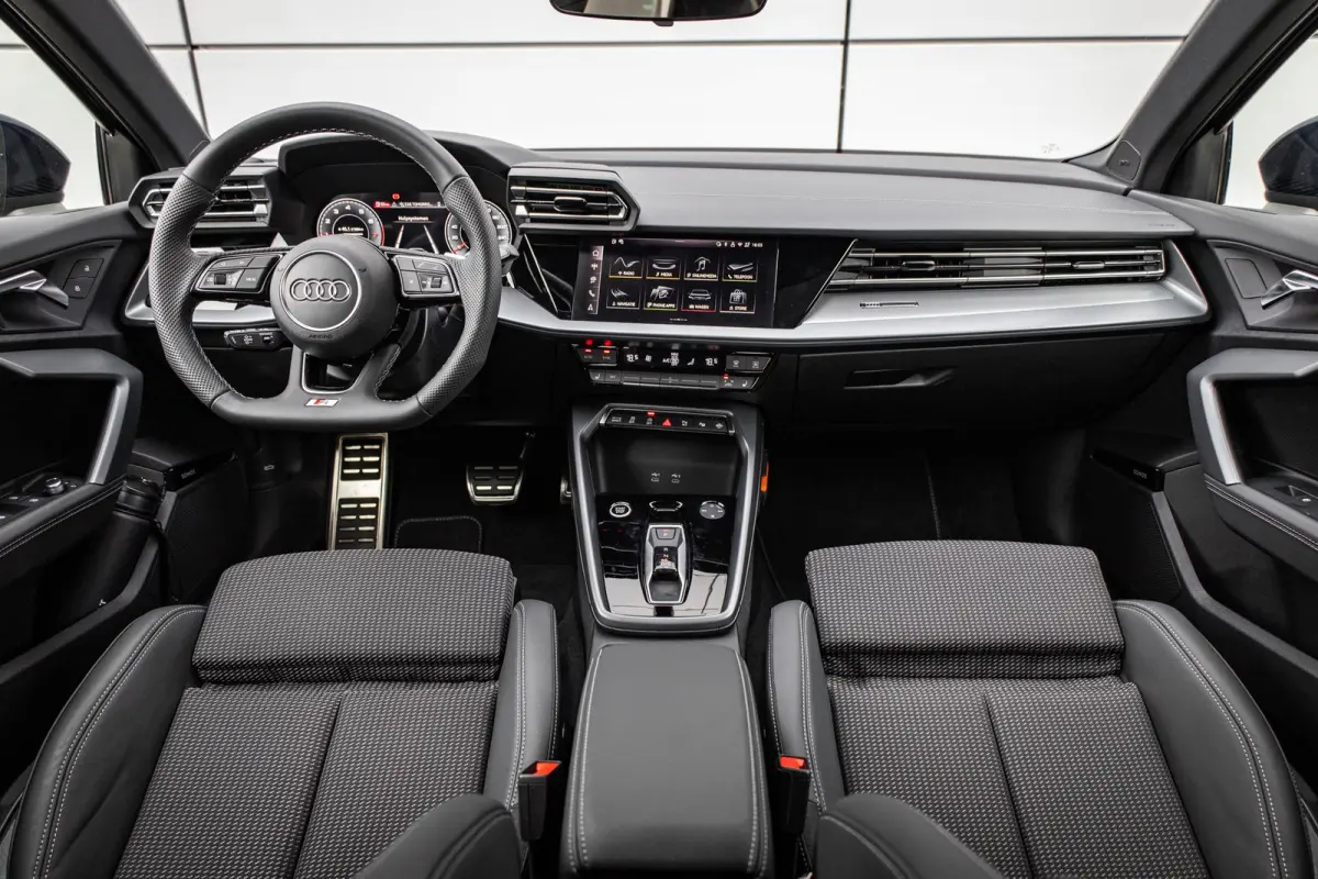 30 TFSI 116pk S-tronic S edition | Panoramadak | 19" Velgen | SONOS