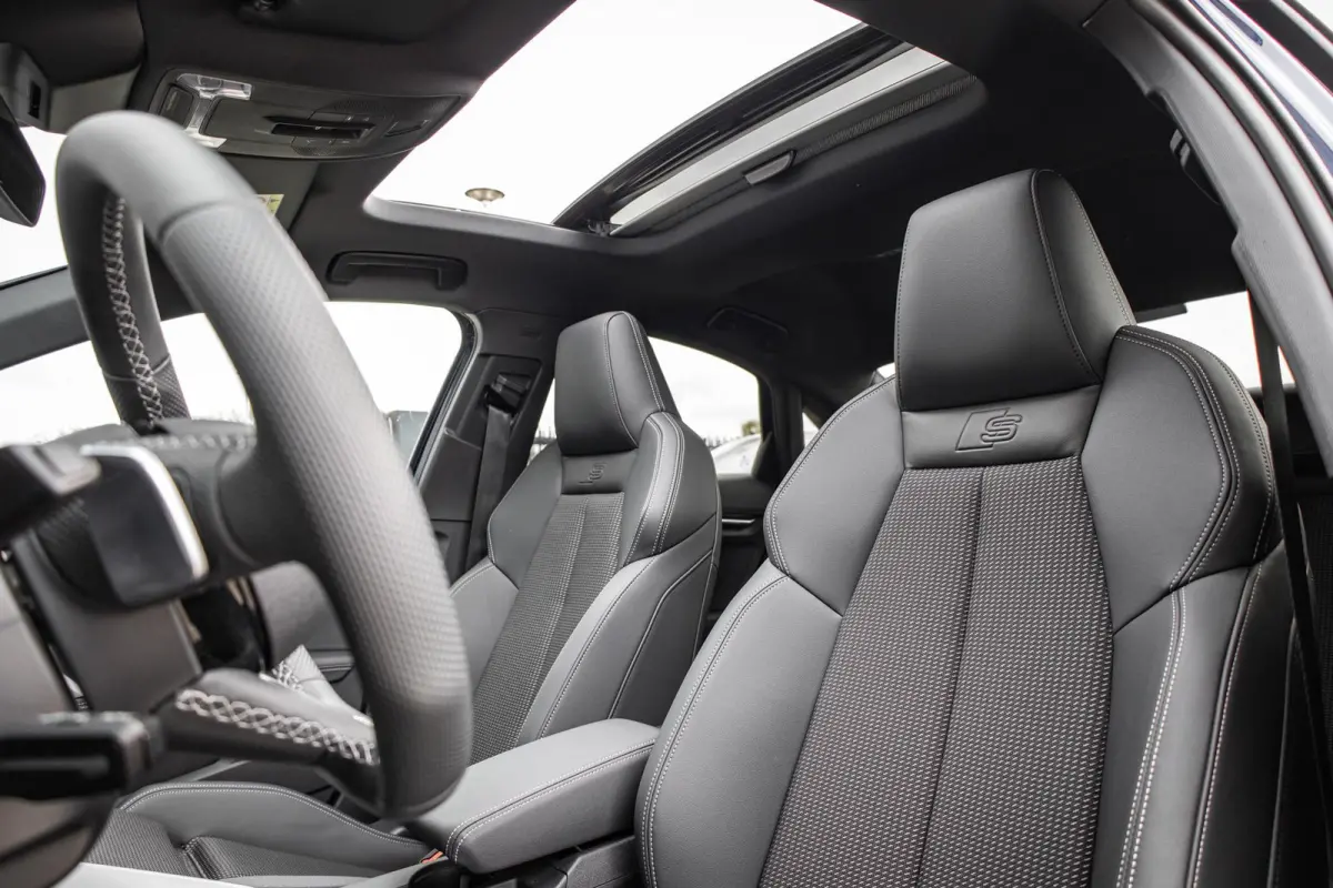 30 TFSI 116pk S-tronic S edition | Panoramadak | 19" Velgen | SONOS