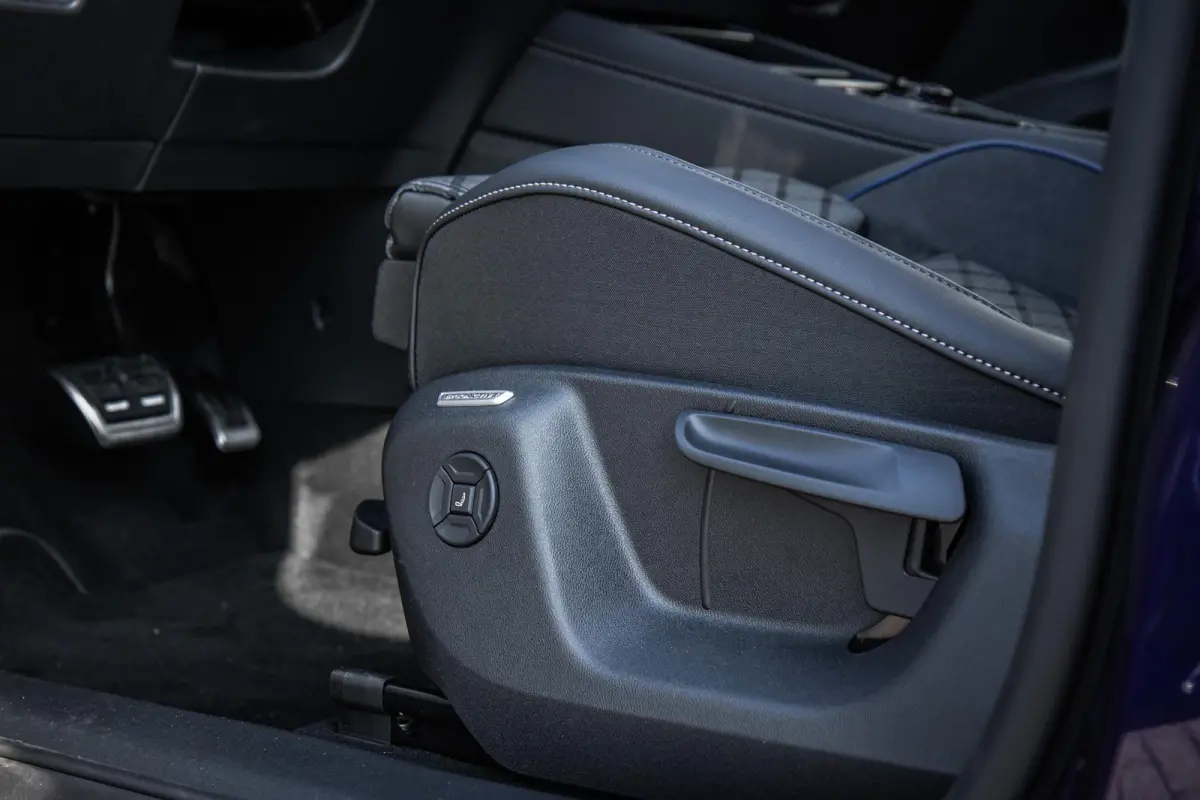 1.5 eHybrid 204pk DSG R-Line Edition | LMV 20'' | Panoramadak | Trekhaak