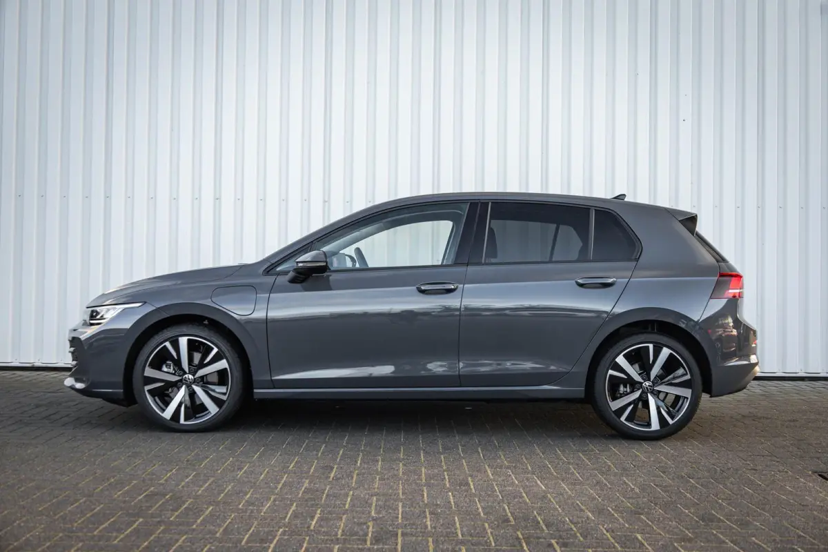 1.5 eHybrid 204pk Life Edition | 18" Velgen | Stuurwiel Verwarmd