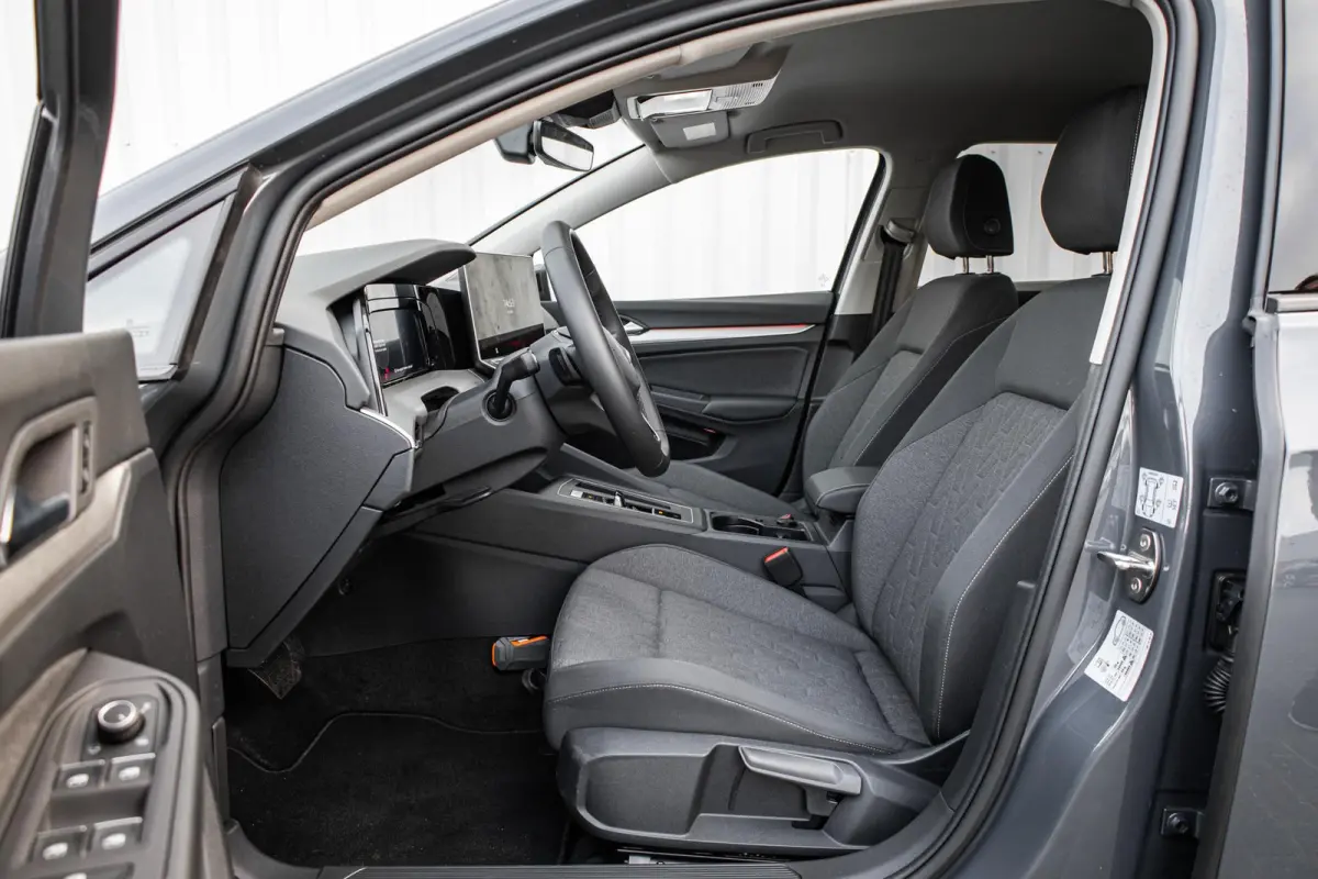 1.5 eHybrid 204pk Life Edition | 18" Velgen | Stuurwiel Verwarmd
