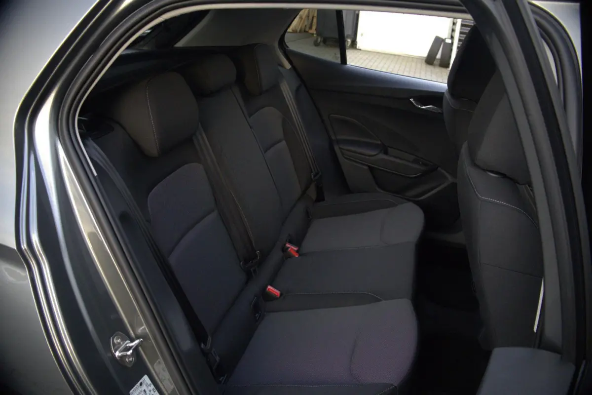 1.0 TSI 95pk Selection | 15" Velgen | Getint Glas