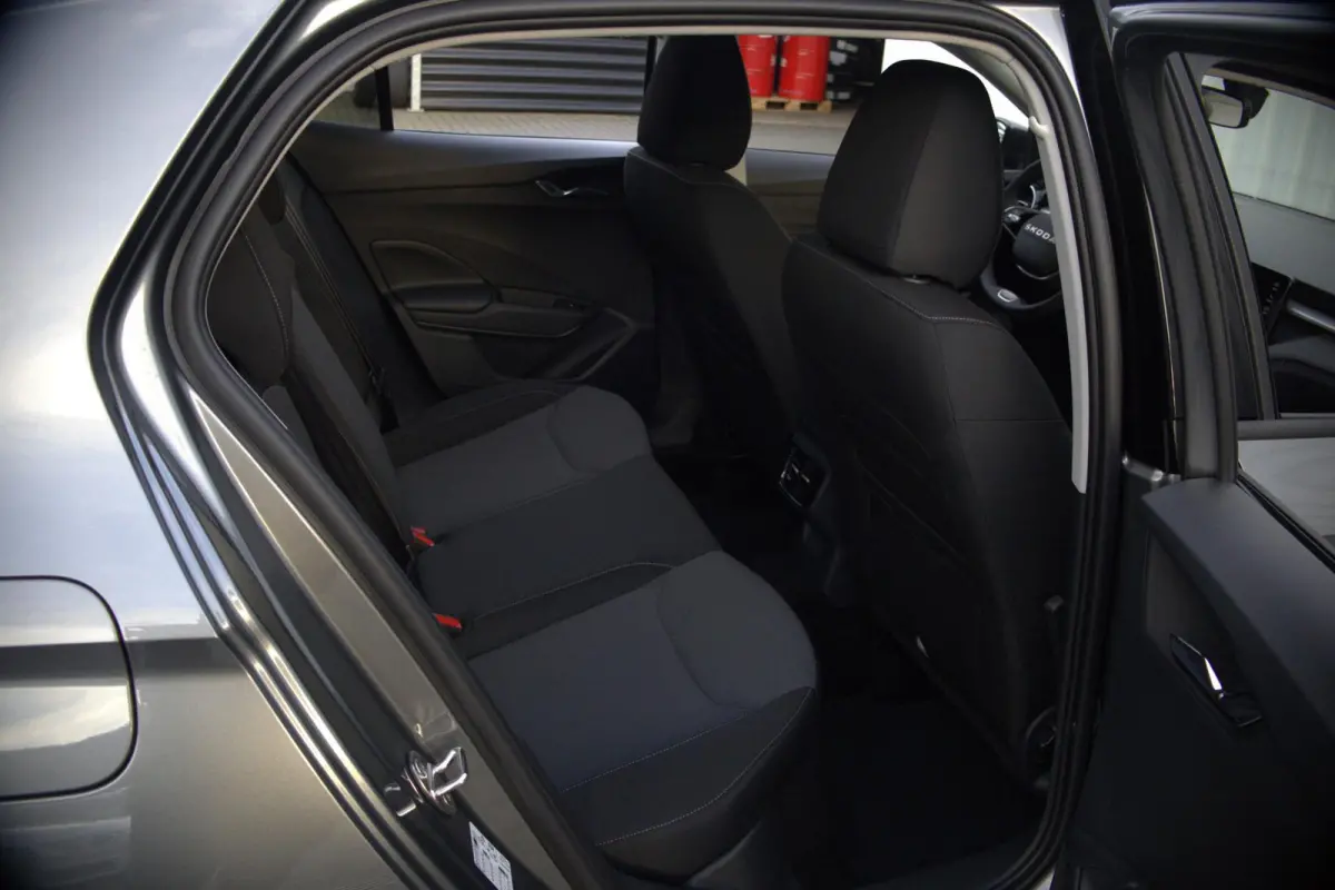 1.0 TSI 95pk Selection | 15" Velgen | Getint Glas