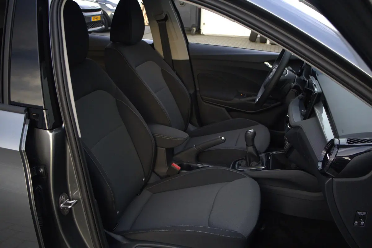 1.0 TSI 95pk Selection | 15" Velgen | Getint Glas