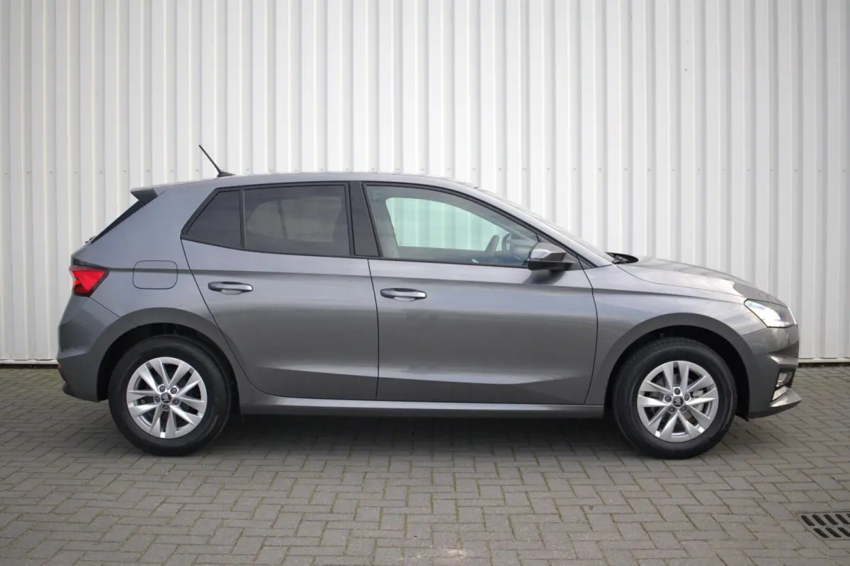 1.0 TSI 95pk Selection | 15" Velgen | Getint Glas