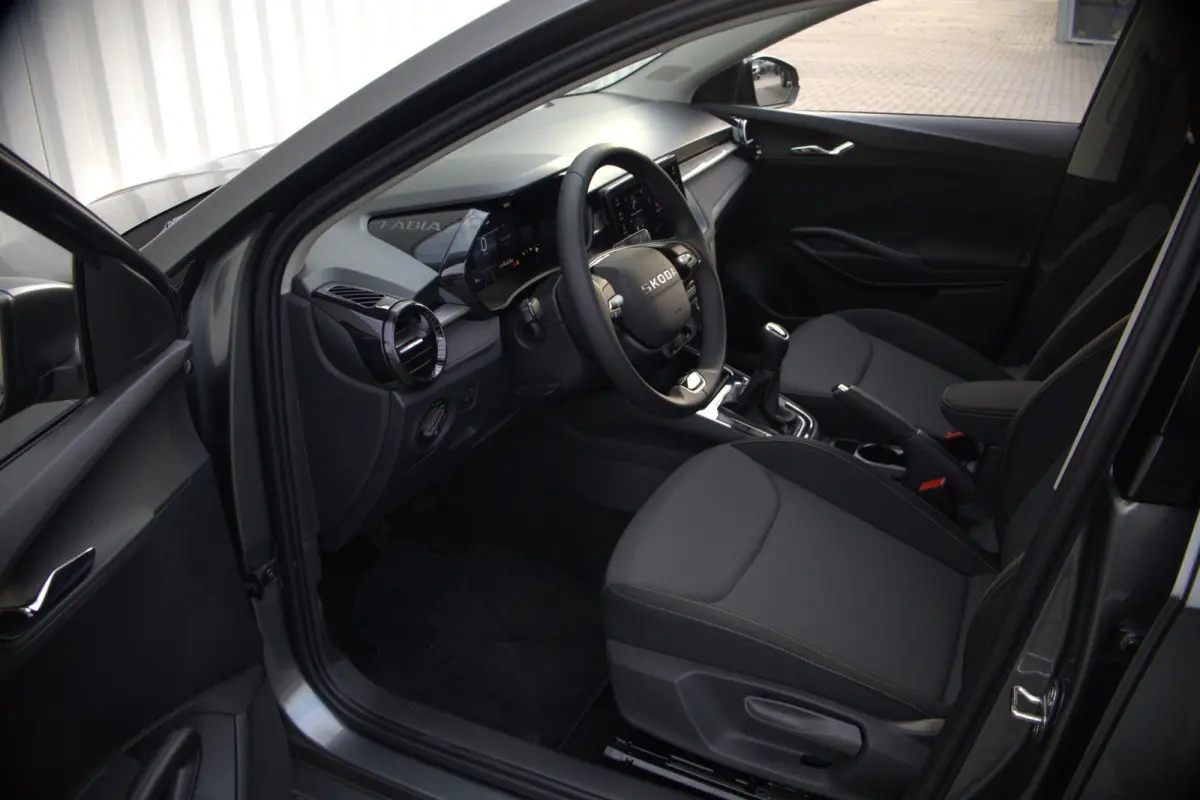 1.0 TSI 95pk Selection | 15" Velgen | Getint Glas