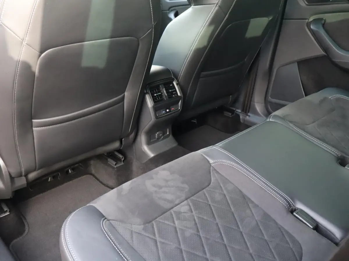 1.5 TSI 150pk DSG Sportline Business | Panoramadak | Trekhaak | Memory Seats | Stoel en Stuurverwarming | Achteruitrijcamera | Climata Controle |