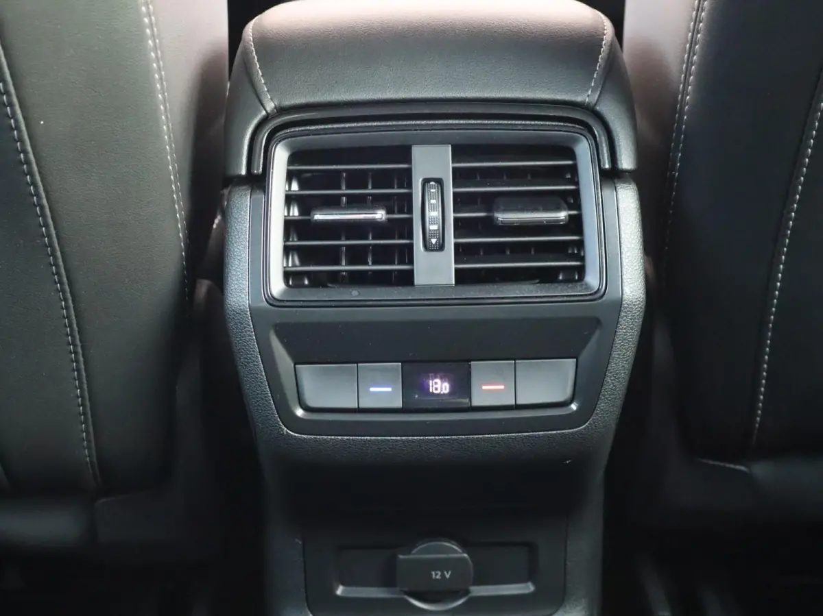 1.5 TSI 150pk DSG Sportline Business | Panoramadak | Trekhaak | Memory Seats | Stoel en Stuurverwarming | Achteruitrijcamera | Climata Controle |