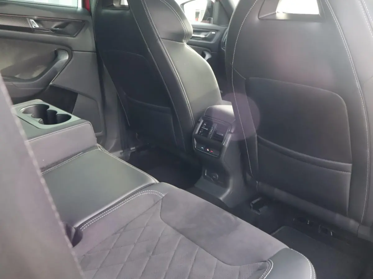 1.5 TSI 150pk DSG Sportline Business | Panoramadak | Trekhaak | Memory Seats | Stoel en Stuurverwarming | Achteruitrijcamera | Climata Controle |