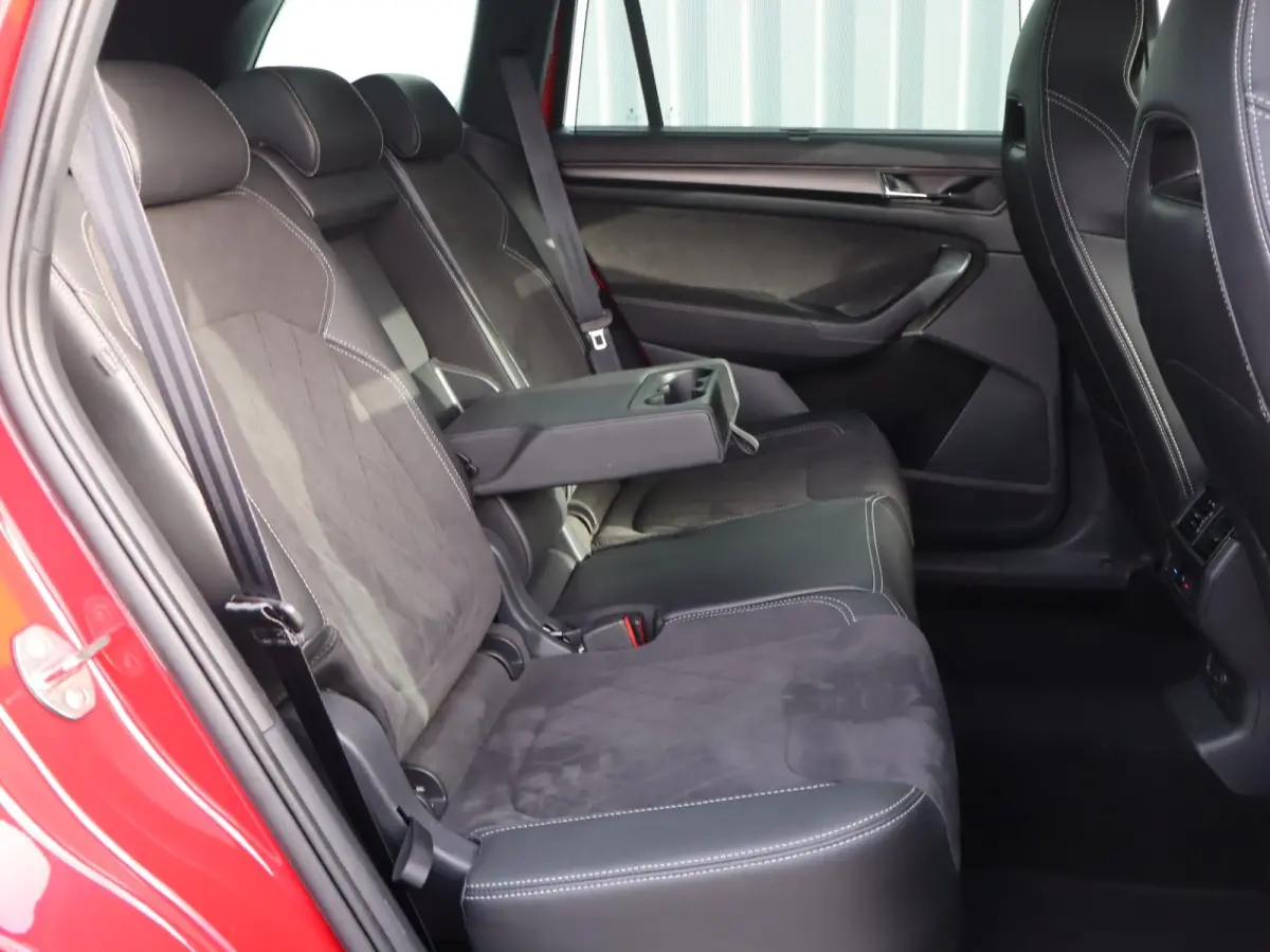 1.5 TSI 150pk DSG Sportline Business | Panoramadak | Trekhaak | Memory Seats | Stoel en Stuurverwarming | Achteruitrijcamera | Climata Controle |