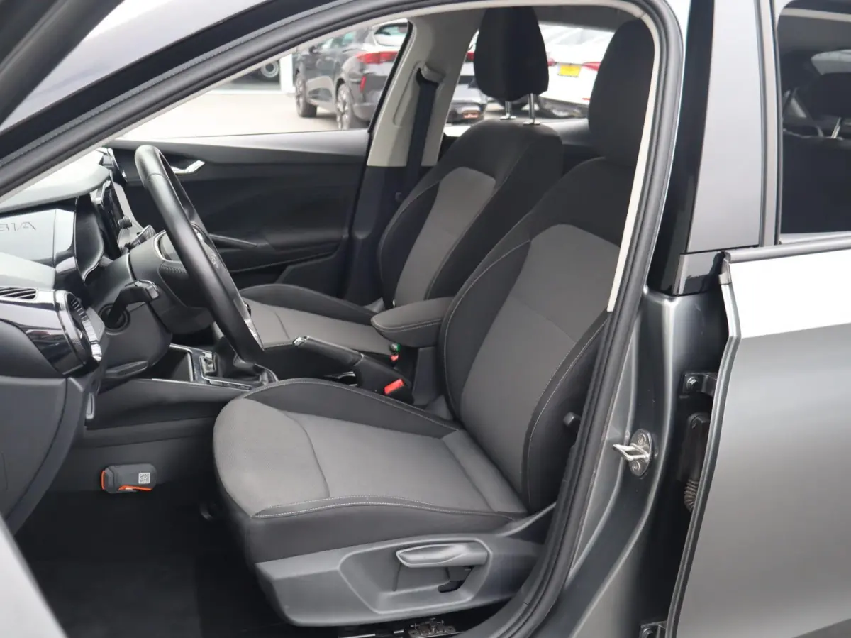 1.0 TSI 95pk Business Edition | Android Auto / Apple CarPlay | Verwarmbare Voorstoelen