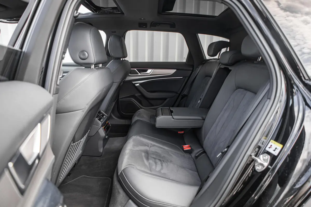 allroad quattro 55 TFSI 340pk Pro Line Advanced | Panoramadak | Trekhaak | 20" Velgen | Adaptive Cruise | Leder/Alcantara Bekleding | Luchtvering