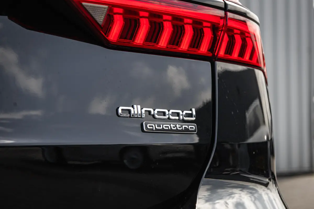 allroad quattro 55 TFSI 340pk Pro Line Advanced | Panoramadak | Trekhaak | 20" Velgen | Adaptive Cruise | Leder/Alcantara Bekleding | Luchtvering