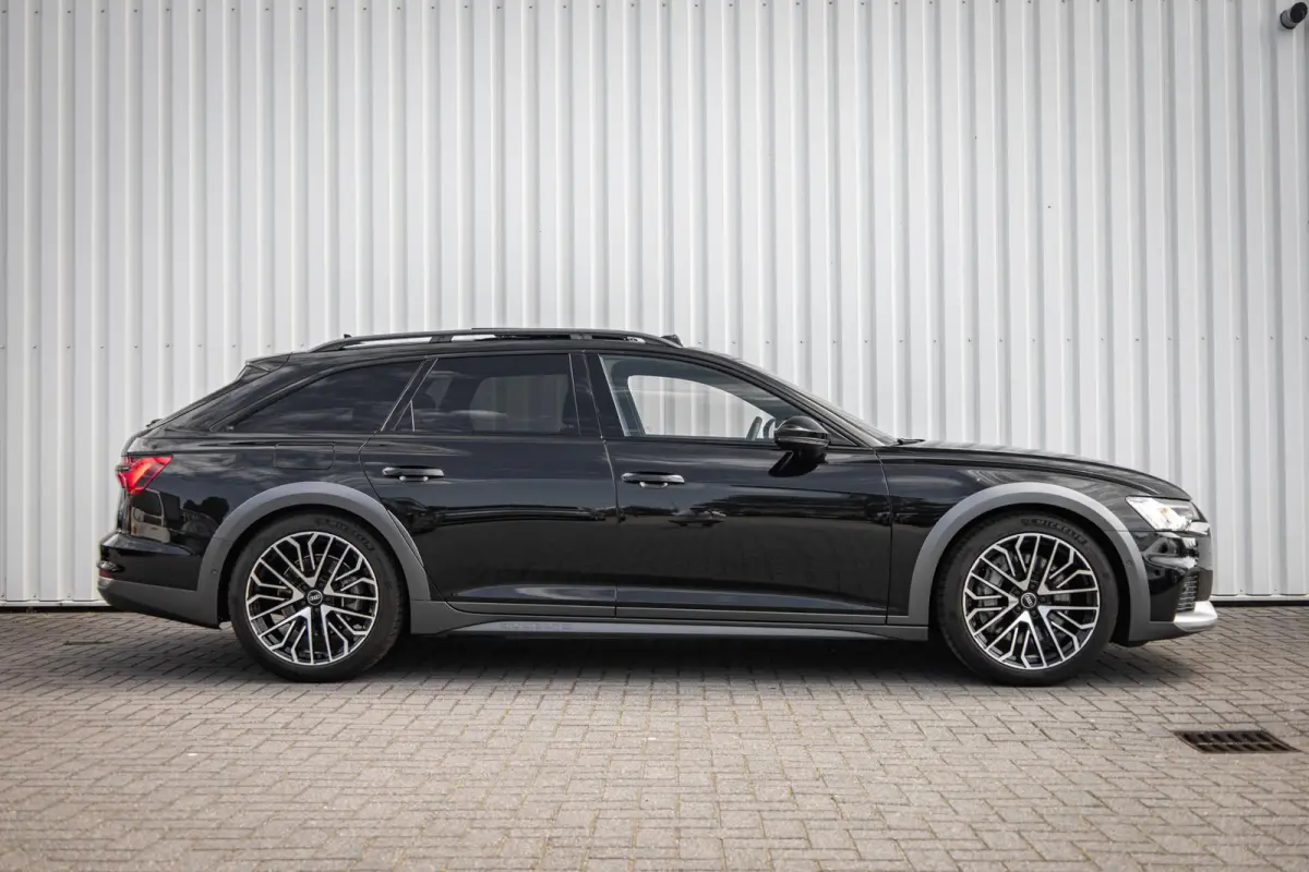 allroad quattro 55 TFSI 340pk Pro Line Advanced | Panoramadak | Trekhaak | 20" Velgen | Adaptive Cruise | Leder/Alcantara Bekleding | Luchtvering