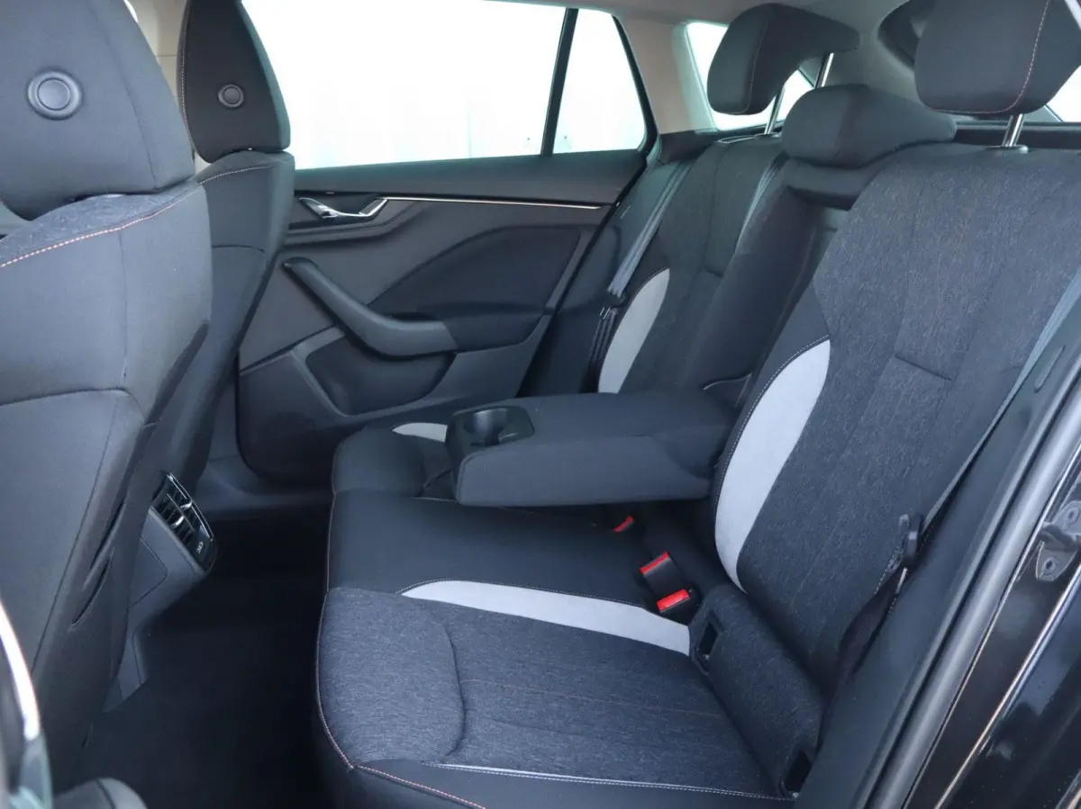 1.0 TSI 115pk Business Edition | Trekhaak Wegklapbaar | Stoelverwarming