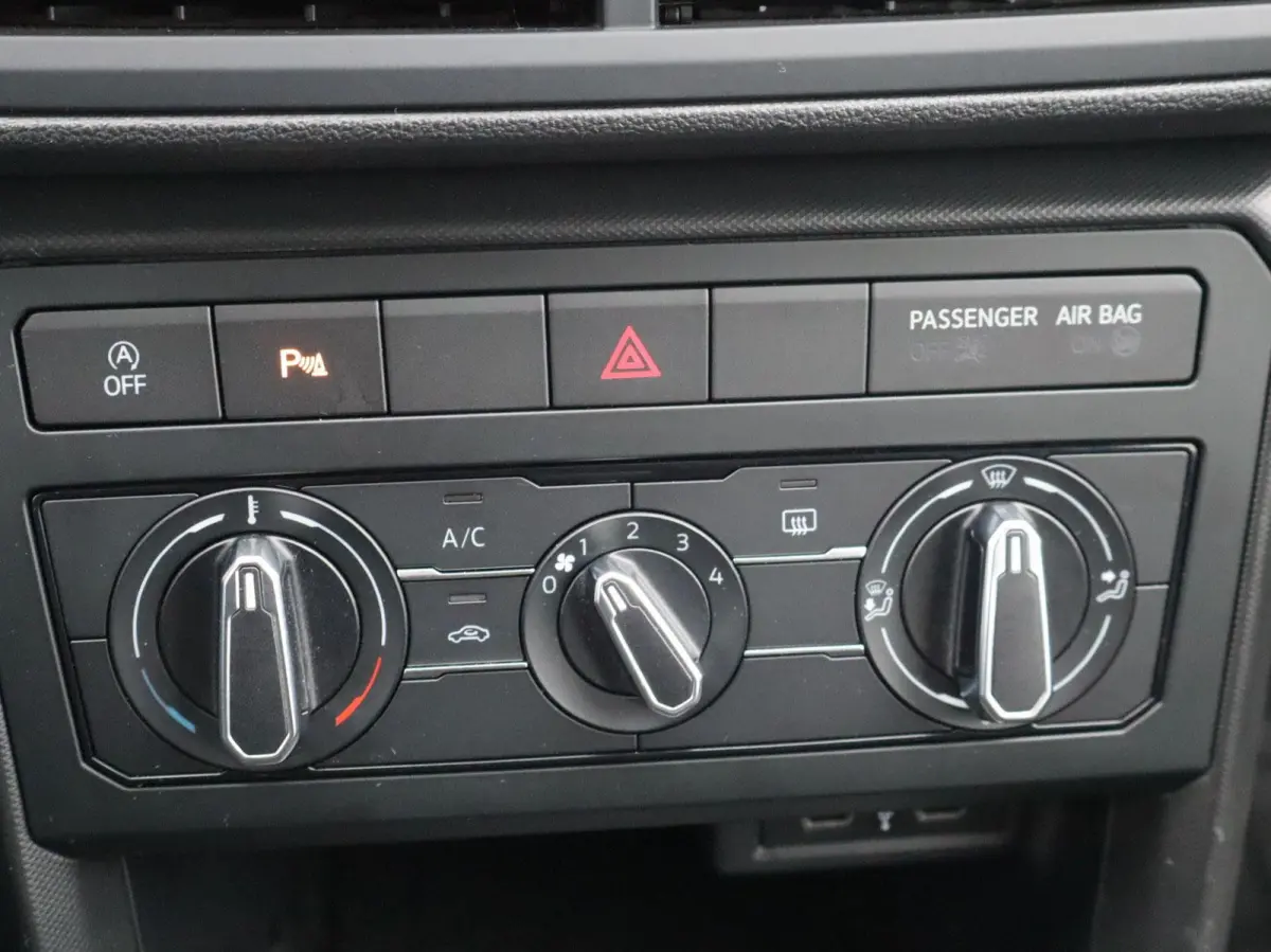 1.0 TSI 95pk Life | Trekhaak | Apple Carplay/Android Auto | Parkeersensoren | Cruise Control |  Dodehoek Detectie |
