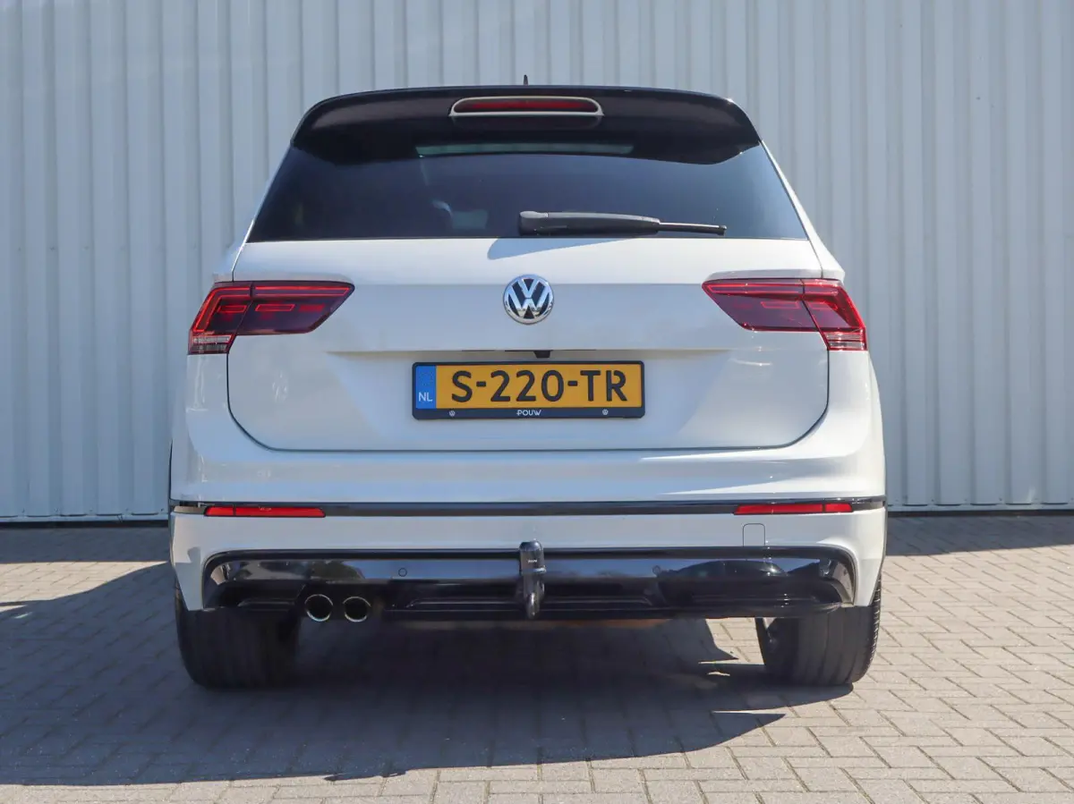 2.0 TSI 190pk DSG 4Motion Highline Business R | Panoramadak | Trekhaak | Navigatie | Head-up Display | Achteruitrijcamera | Cruise Control Adaptief