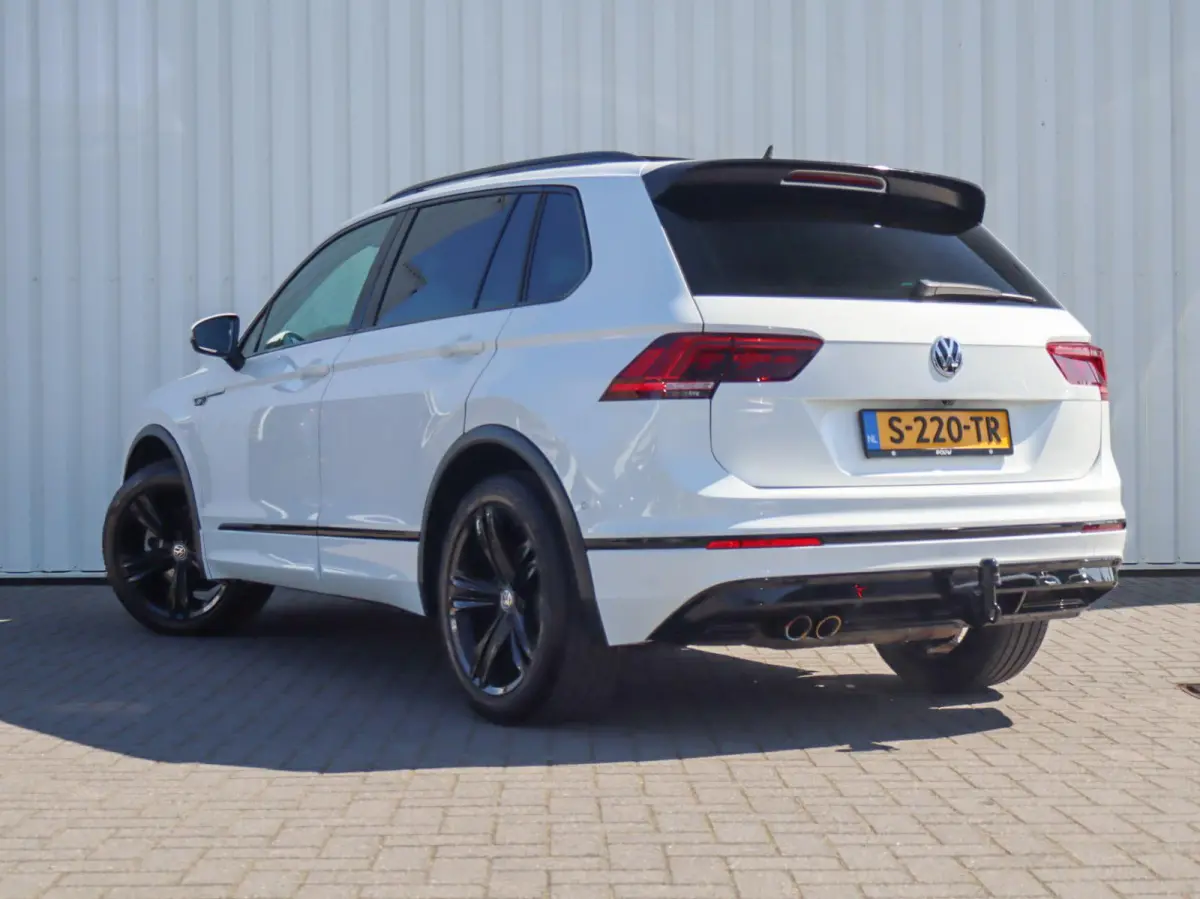 2.0 TSI 190pk DSG 4Motion Highline Business R | Panoramadak | Trekhaak | Navigatie | Head-up Display | Achteruitrijcamera | Cruise Control Adaptief