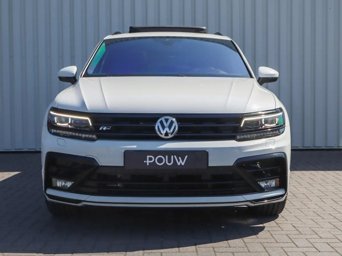 2.0 TSI 190pk DSG 4Motion Highline Business R | Panoramadak | Trekhaak | Navigatie | Head-up Display | Achteruitrijcamera | Cruise Control Adaptief