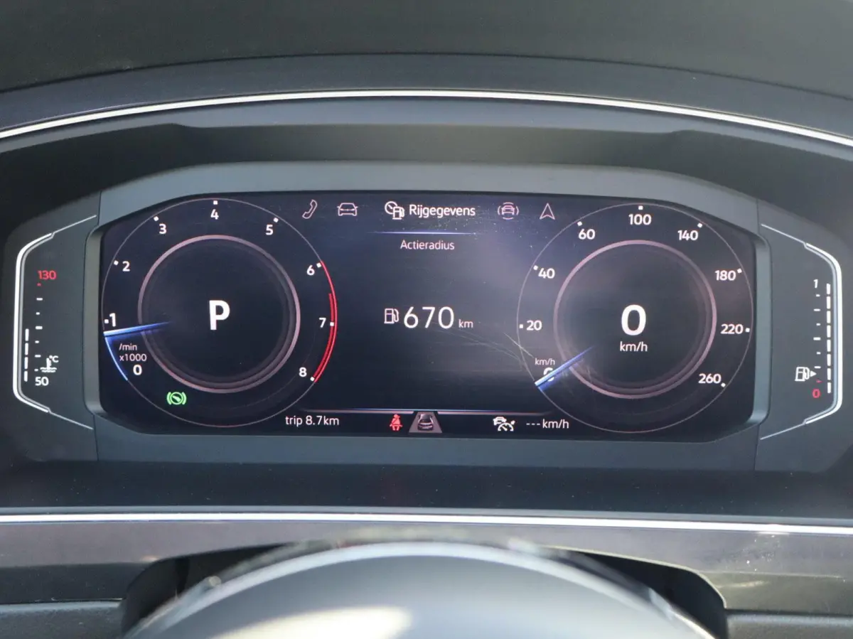 2.0 TSI 190pk DSG 4Motion Highline Business R | Panoramadak | Trekhaak | Navigatie | Head-up Display | Achteruitrijcamera | Cruise Control Adaptief