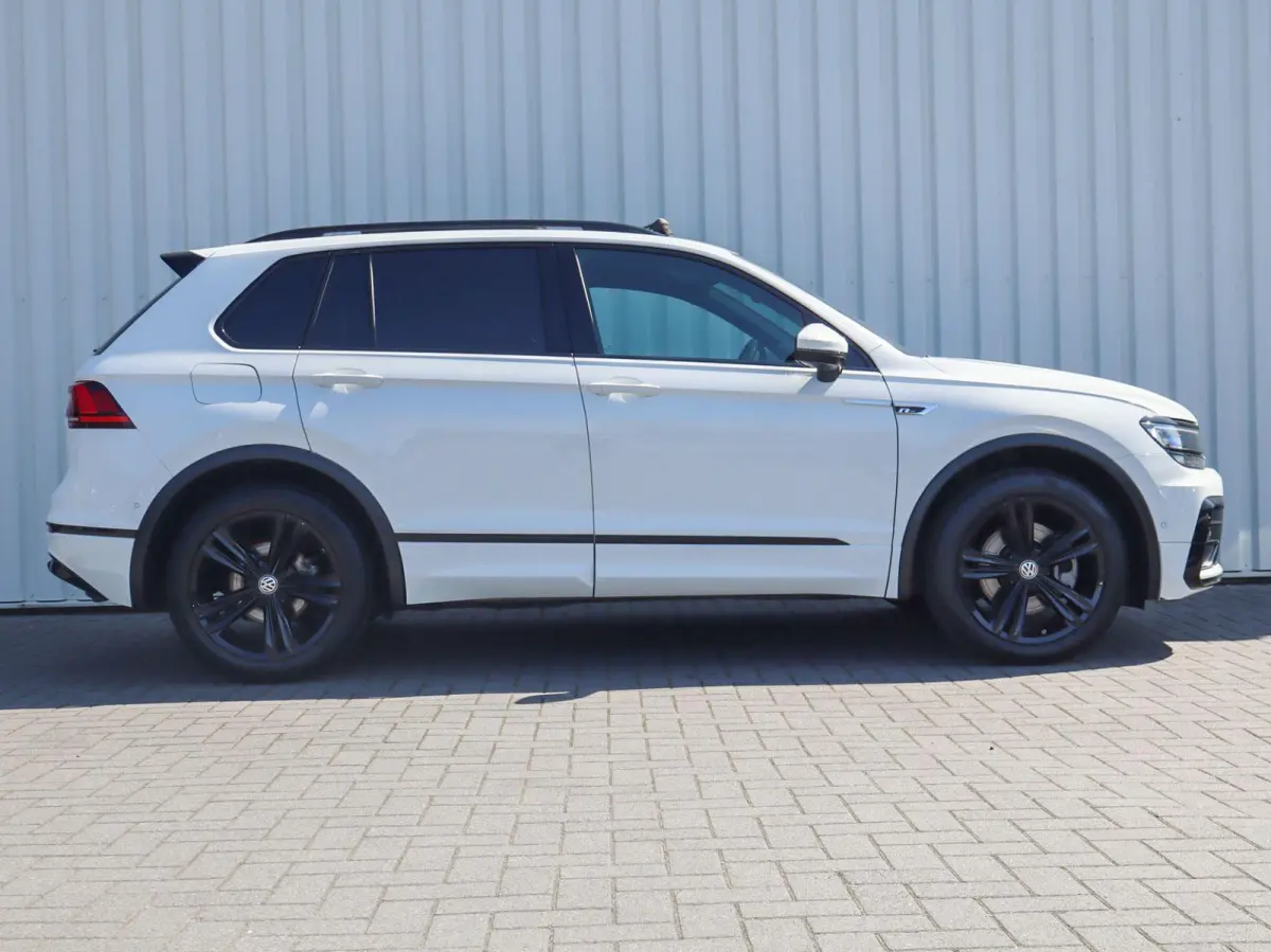 2.0 TSI 190pk DSG 4Motion Highline Business R | Panoramadak | Trekhaak | Navigatie | Head-up Display | Achteruitrijcamera | Cruise Control Adaptief