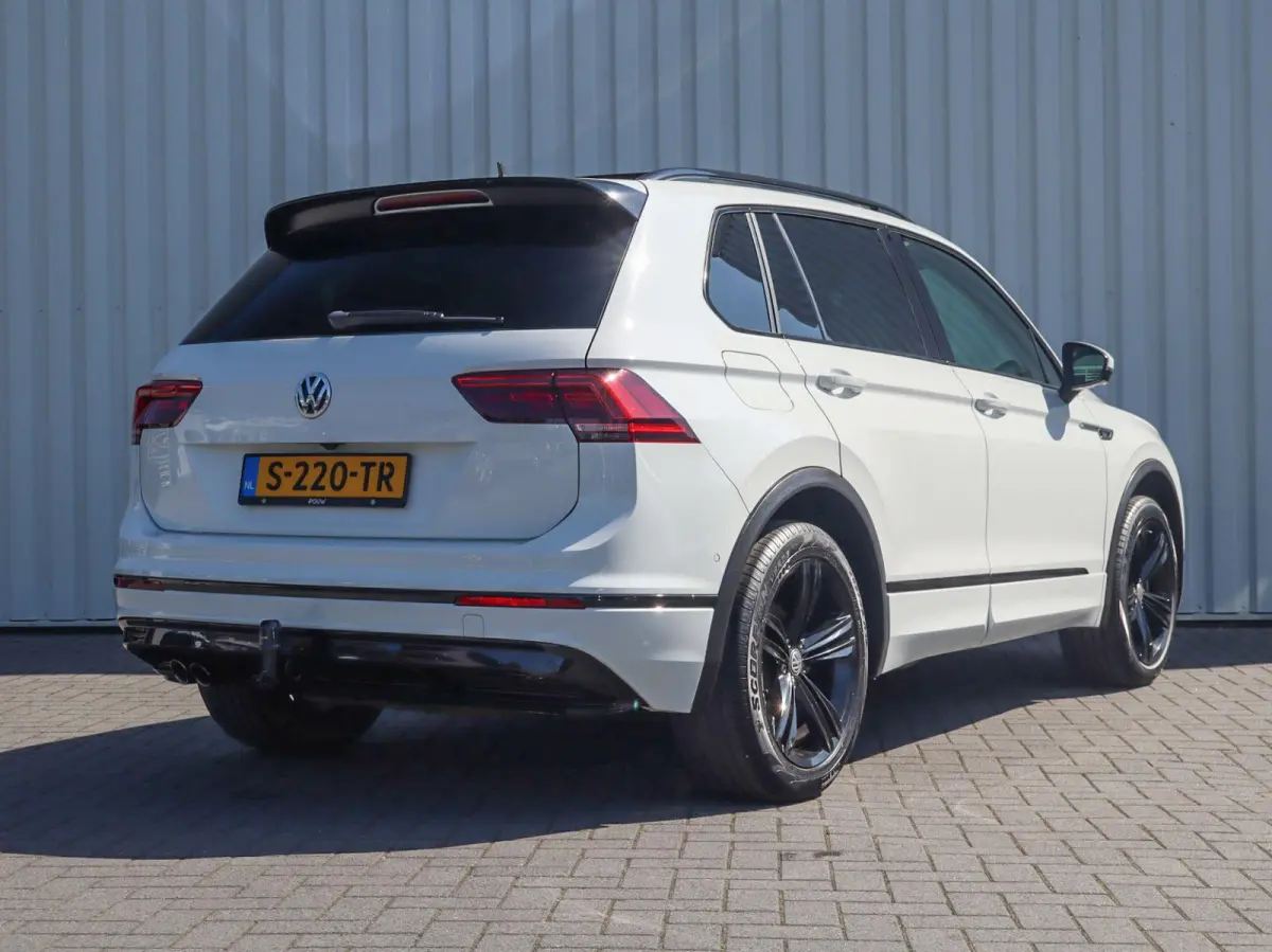 2.0 TSI 190pk DSG 4Motion Highline Business R | Panoramadak | Trekhaak | Navigatie | Head-up Display | Achteruitrijcamera | Cruise Control Adaptief
