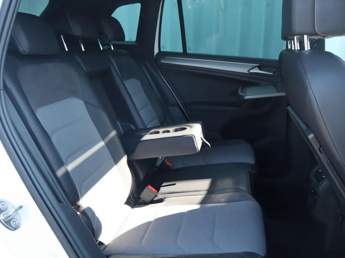 2.0 TSI 190pk DSG 4Motion Highline Business R | Panoramadak | Trekhaak | Navigatie | Head-up Display | Achteruitrijcamera | Cruise Control Adaptief